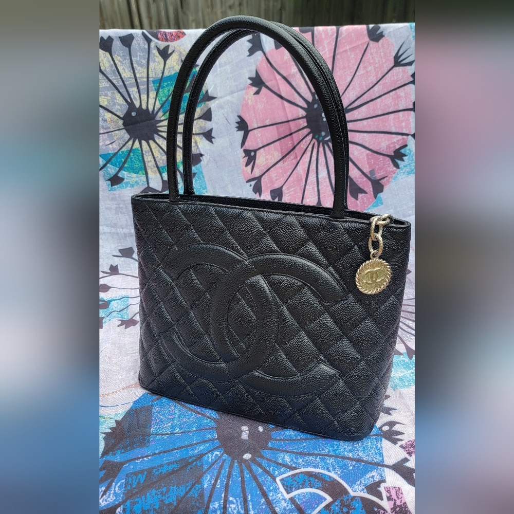 CHANEL Medallion Black Quilted Caviar Leathet Tote